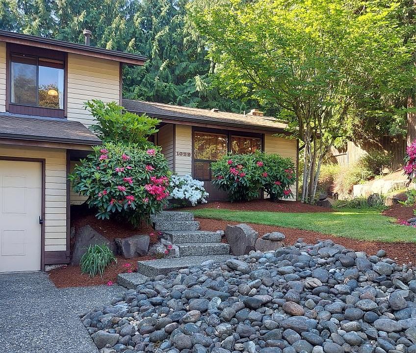 1st image of 1029 103rd Ave SE