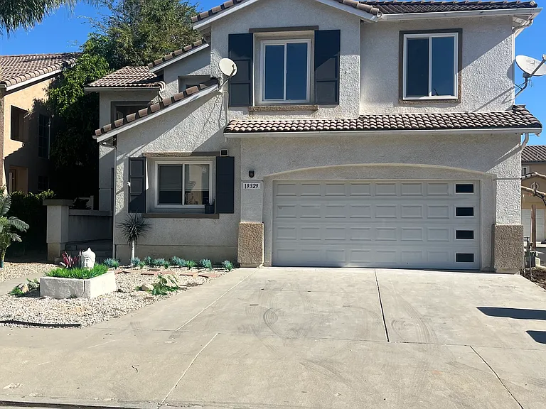 19329 Runnymede St — Photo 63