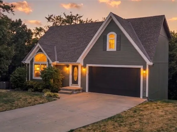 1006 S 14th St, Louisburg, KS 66053