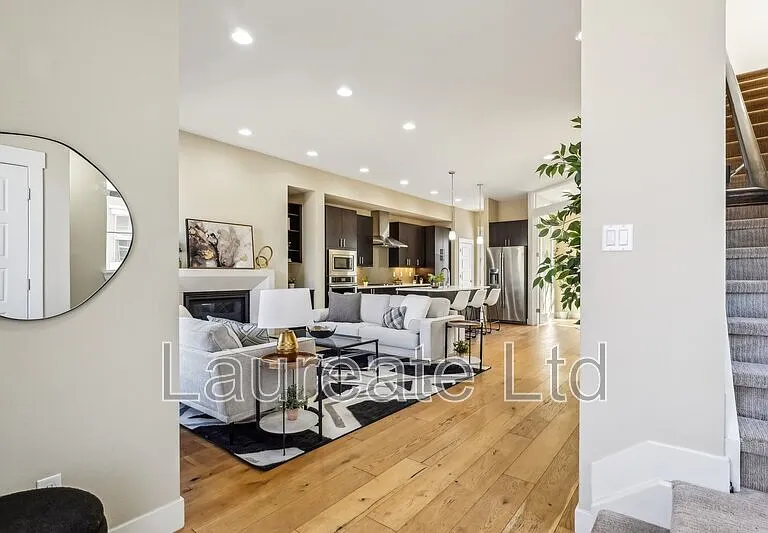 5438 Valentia St — Photo 2