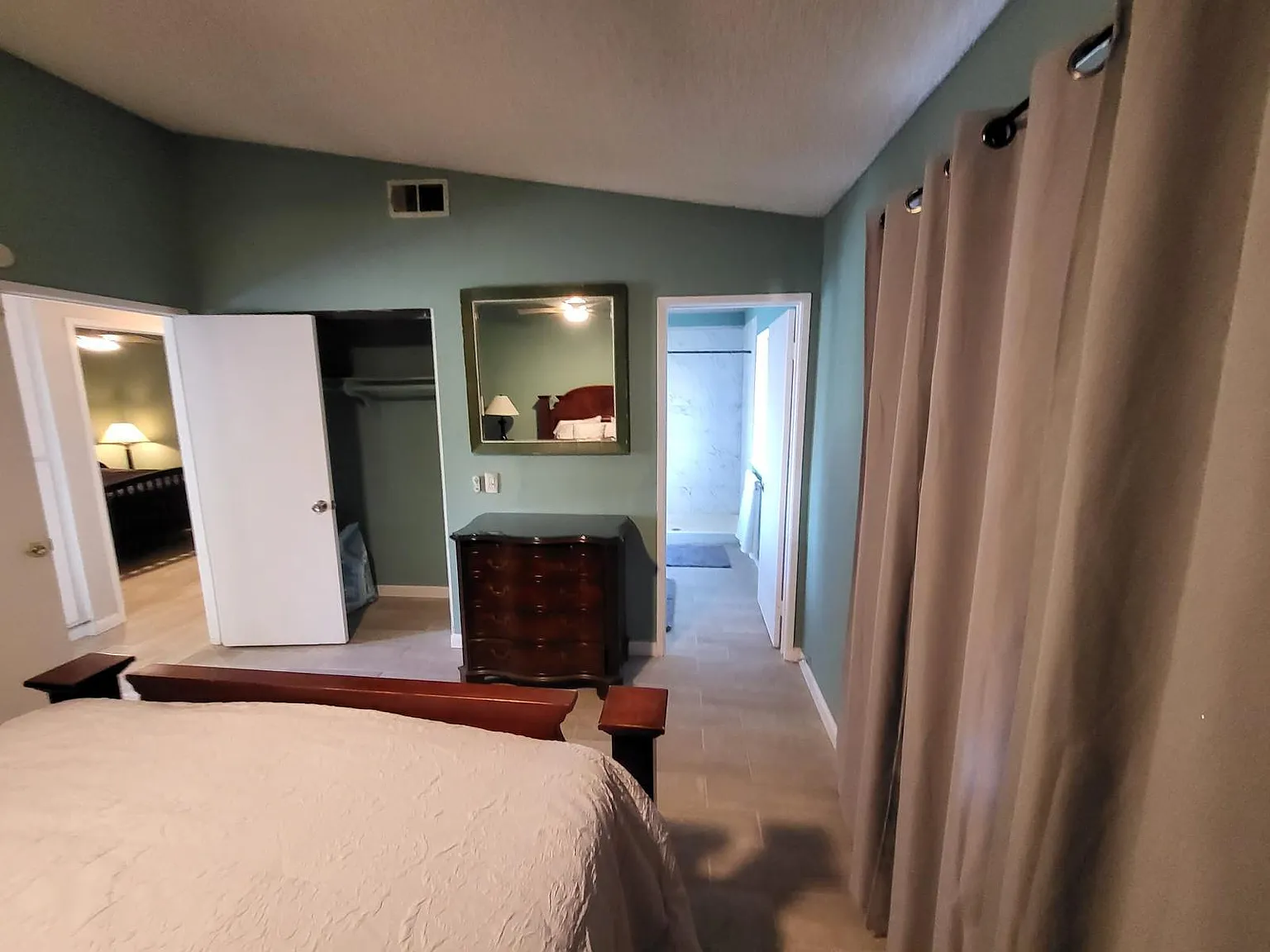 3 bed, 1210 sqft, $4,999 — Photo 2