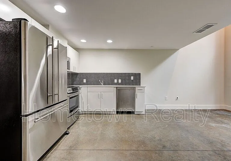301 NE 4th St #2 — Photo 16