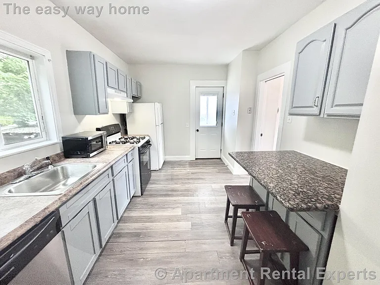 125 Winthrop St — Photo 3