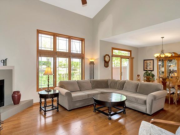 3rd image of 10756 Canterbury Dr