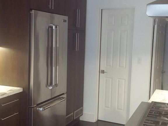 5th image of 125 Avenue E