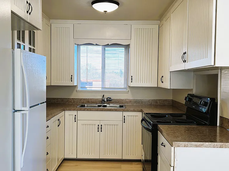 4760 22nd Ave NE #12 — Photo 7