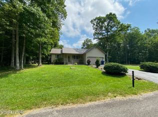 1041 Geronimo Ln, Crossville, TN 38572