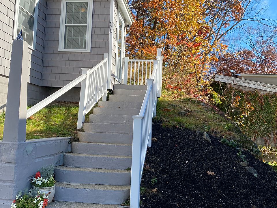 stairs to enter building