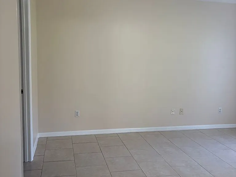 985 Scenic View Cir — Photo 7