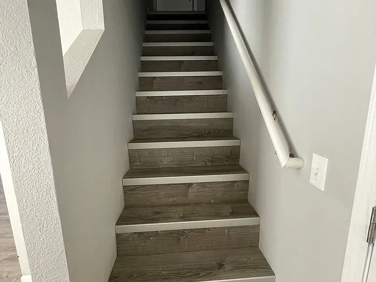 695-697 W Country Squire Ct — Photo 2