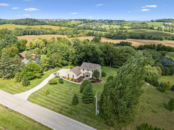 16263 Middle Rd, Dubuque, IA 52002