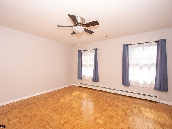 3rd image of 105 Valley Road