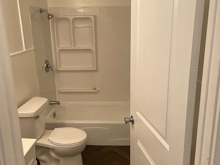 909 S College St #6 — Photo 5
