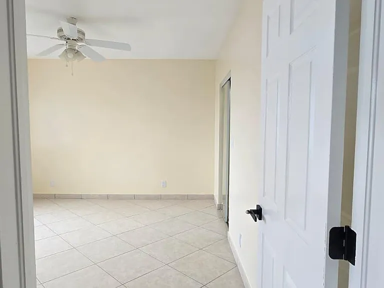 105 S Riverside Dr #402 — Photo 21