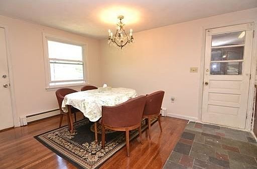 4th image of 260 Suffolk Ave