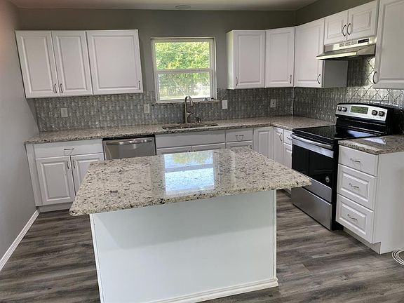 4th image of 110 Elizabeth Ln