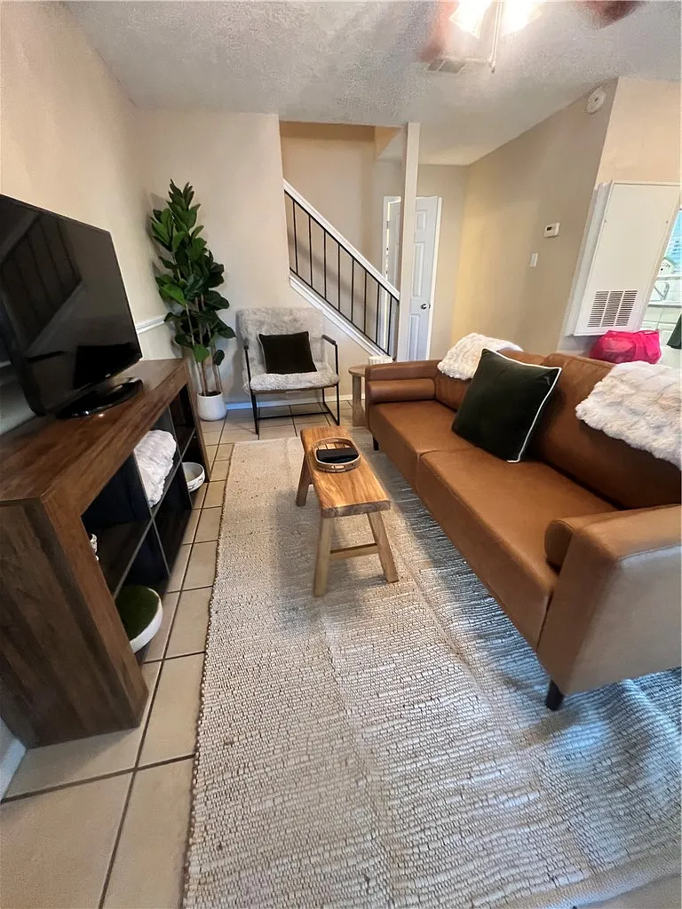 1 bed, 1.5 bath, 814 sqft, $1,500 — Photo 3