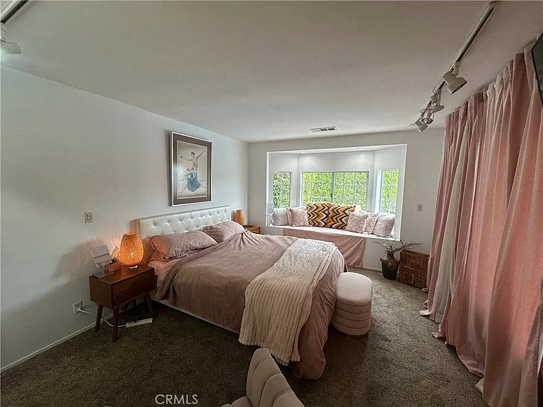 12811 Cumpston St — Photo 11