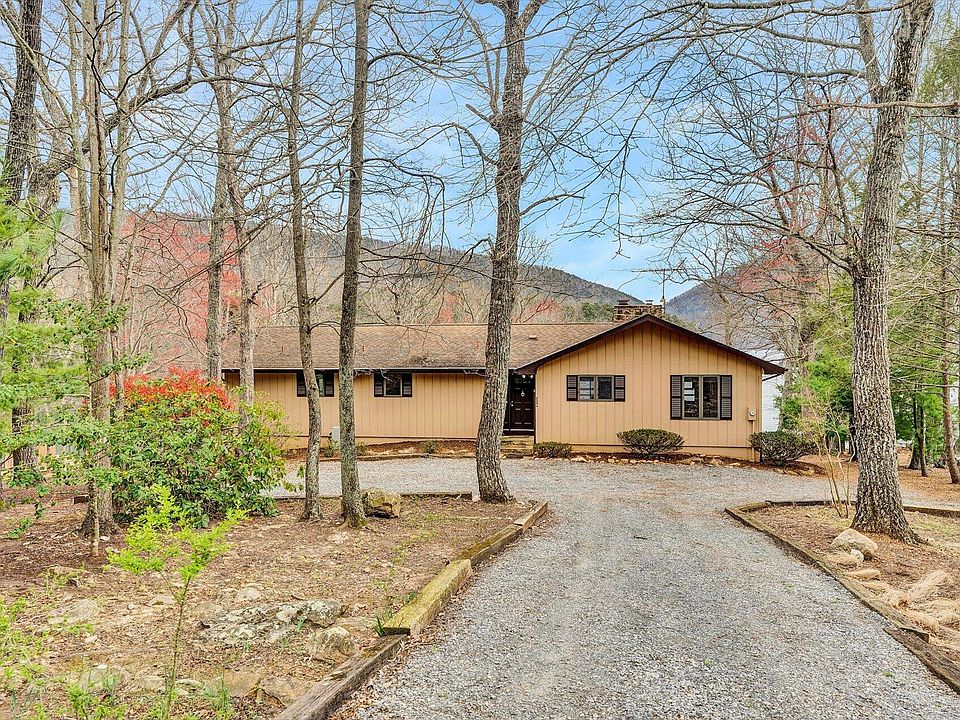 1st image of 304 Deerwood Dr