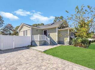 145 Centre Ave, Lindenhurst, NY 11757