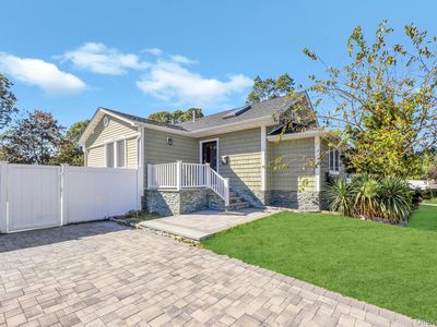 145 Centre Avenue, Lindenhurst, NY, 11757