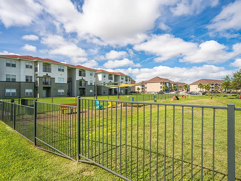 Baypoint Apartments — Photo 62