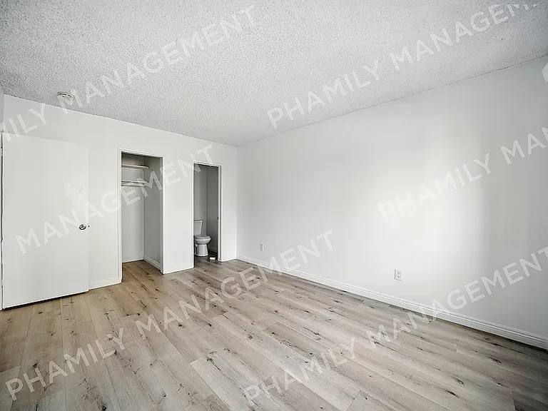 451 Anderwood Ct #D — Photo 8