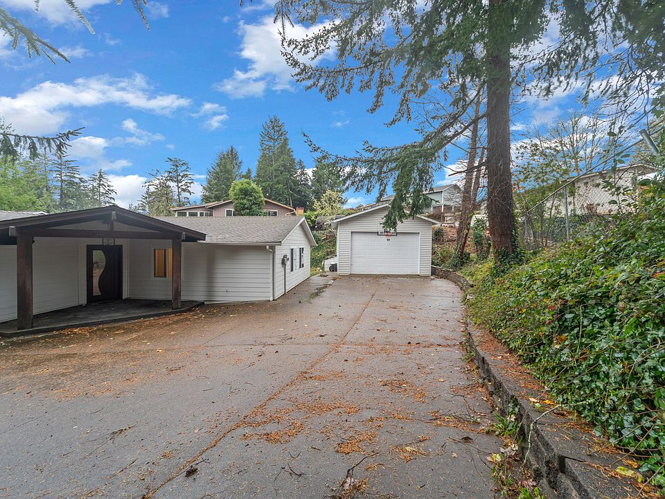 Exterior front driveway, entrance and detached garage