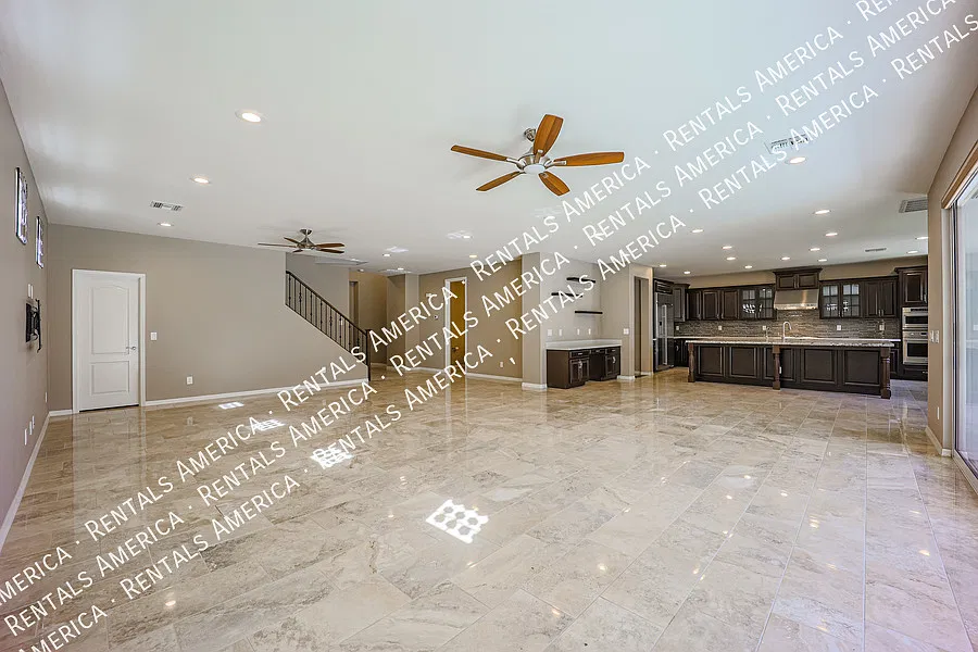 5 Bedroom 5.5 bath in Chandler — Photo 4