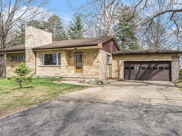 302 Marcelletti Ave, Paw Paw, MI 49079