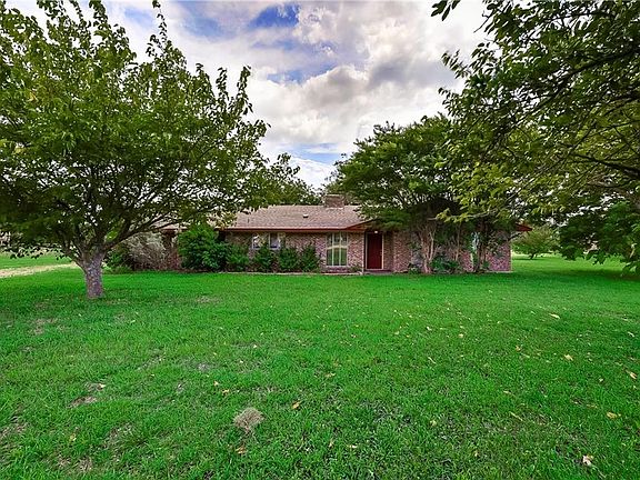 2nd image of 202 Twin Lakes Dr