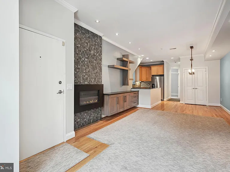 1832 Swann St NW #B — Photo 2