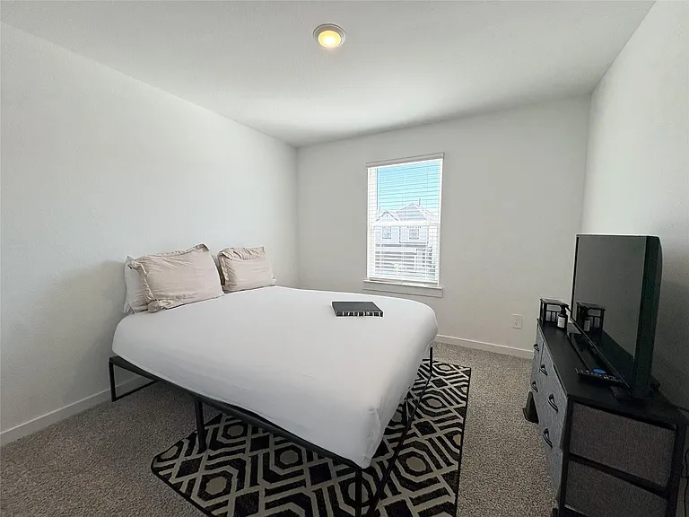 2913 Crown Gate Dr — Photo 22