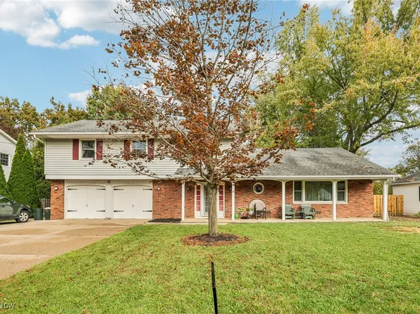 923 Sandy Ln, Medina, OH 44256