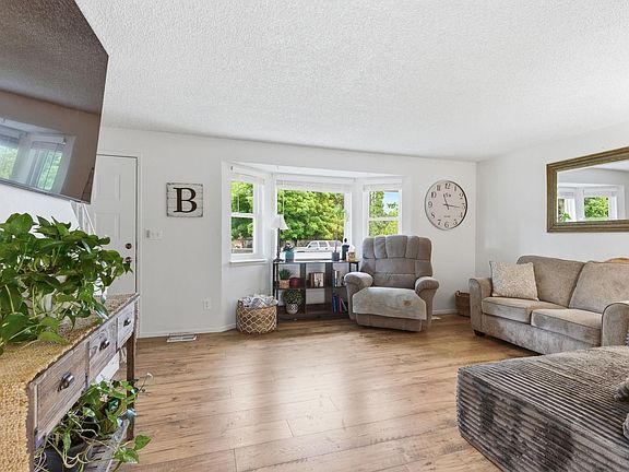 5th image of 26821 E Eastland Ave