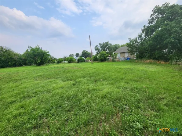 408 Melwood Ave, Brownwood, TX 76801