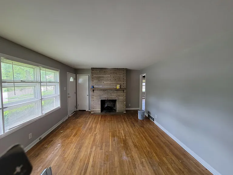 1728 Shenandoah Dr — Photo 2