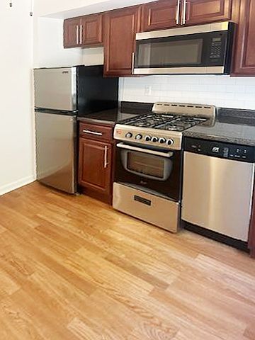 1st image of 114 Franklin St #2