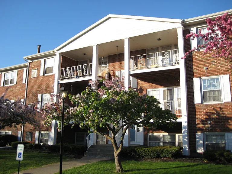 Park Hill Lane Apartments — Photo 5