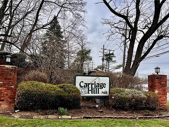 3rd image of 6910 Carriage Hill Dr APT 101