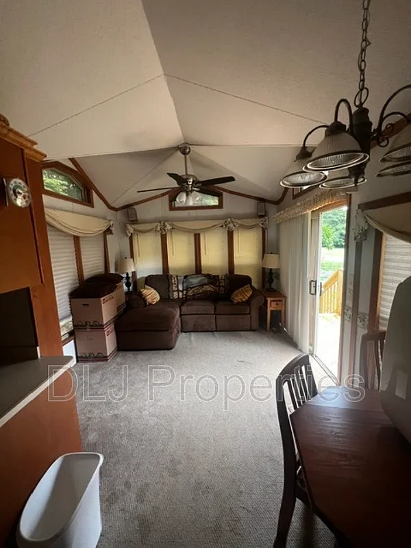 1 bed, 1.0 bath, $925 — Photo 3