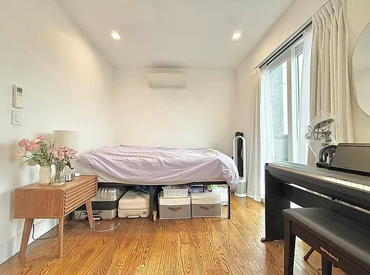 Bedroom, photo 1
