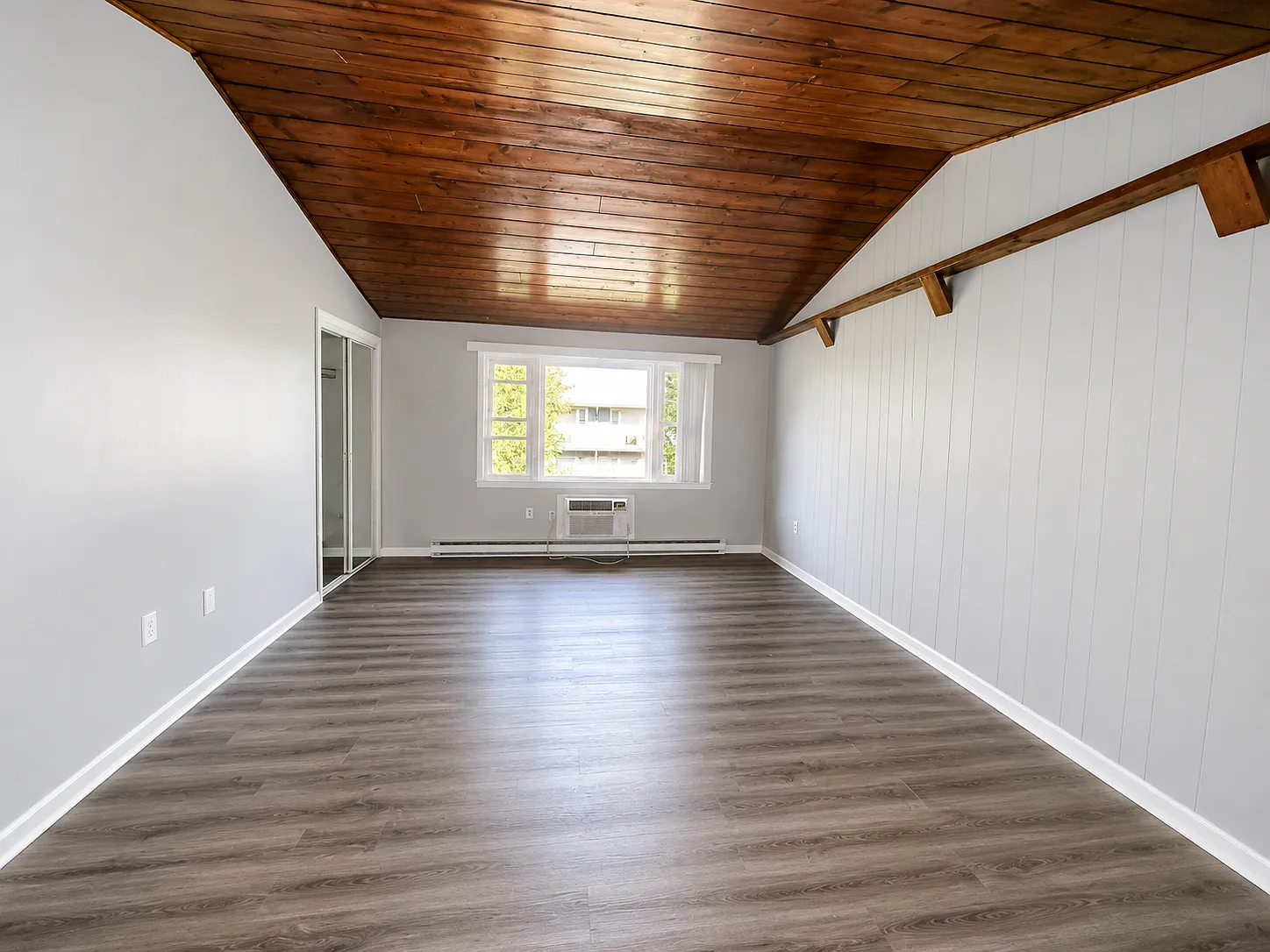 1 bed, 700 sqft, $1,600 — Photo 3