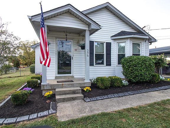 3rd image of 596 Shady Crest Dr