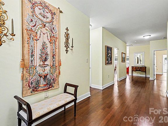 5th image of 908 Davie Ave APT D