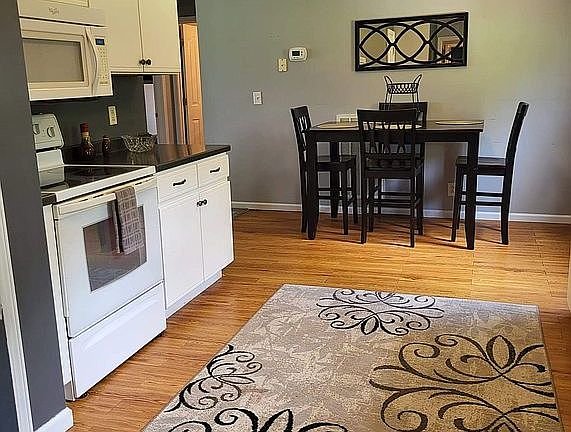 5th image of 120 Dalton Cir