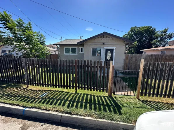 245 L St, Bakersfield, CA 93304