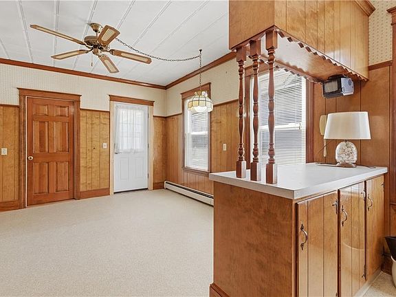4th image of 447 Winter St