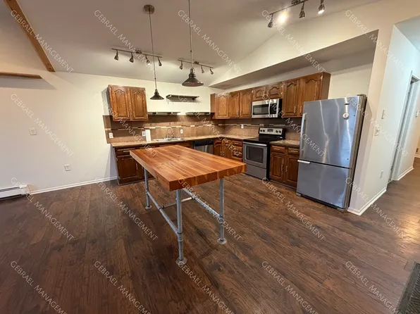 403 S Leroy St, Fenton, MI 48430