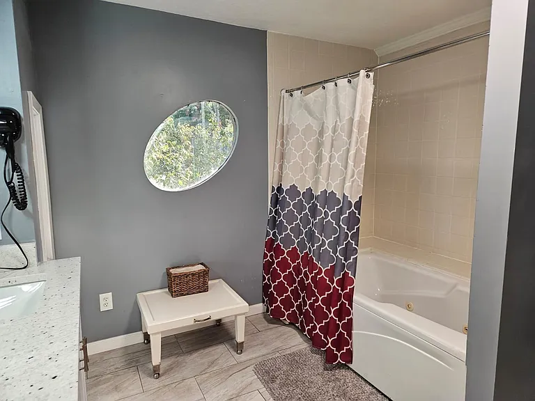 2914 S Mendenhall Rd — Photo 30
